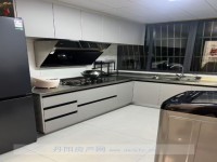 凤凰新村2楼新装修1600元 凤凰新村